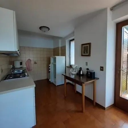 Balkon Mit Herrlichem Seeblick, Schwimmbad, Wlan, Parkplatz, Neben Ortskern Malcesine